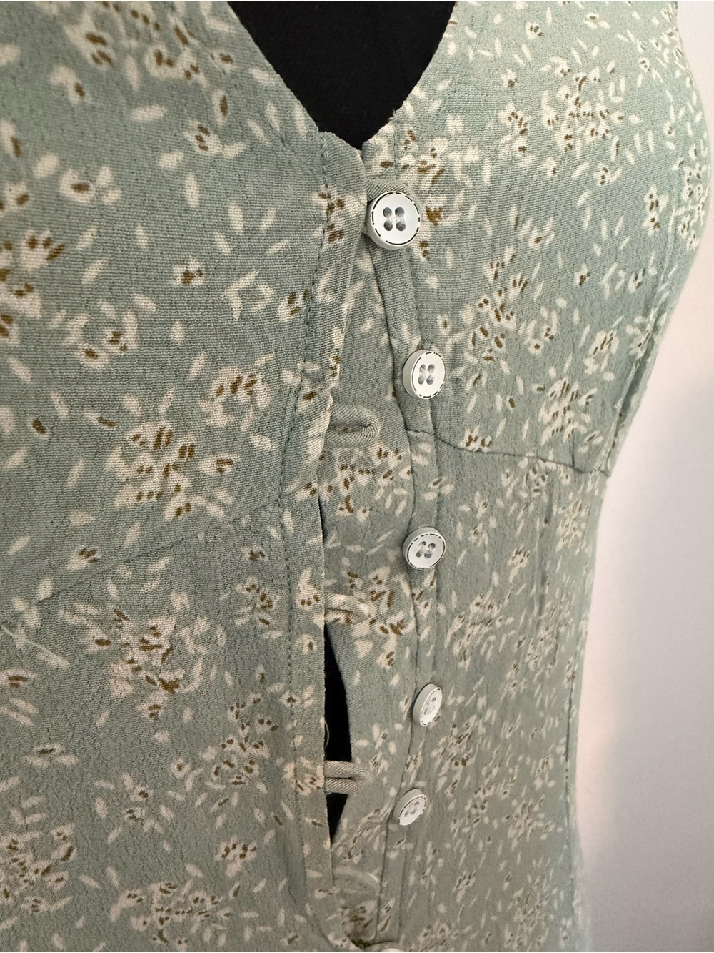 In Loom - Button Front Sage Floral Midi Dress - Picture 4 of 8